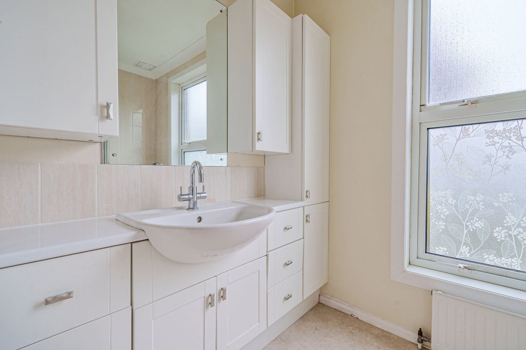 Property photo 3 of 13 1049052 (8)c