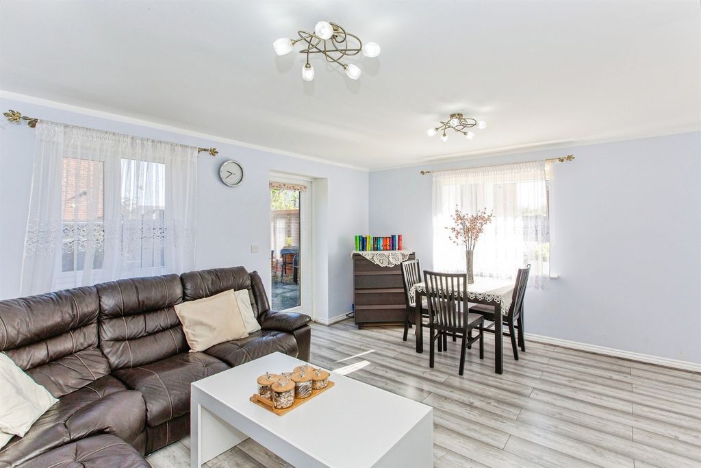 Property photo 3 of 13