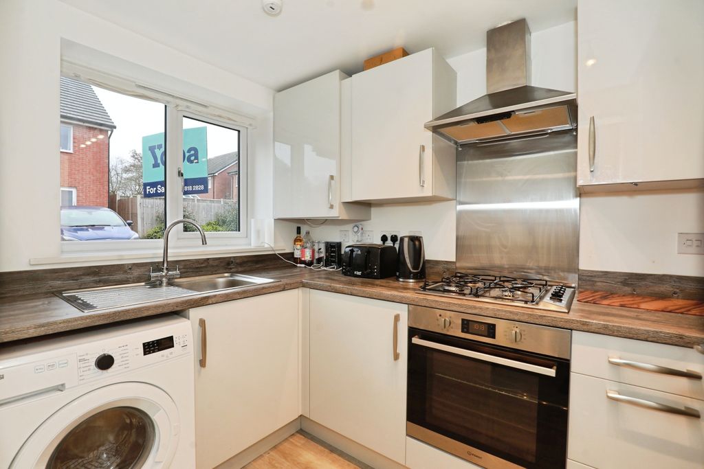 Property photo 2 of 19 Fitted Kitchen
