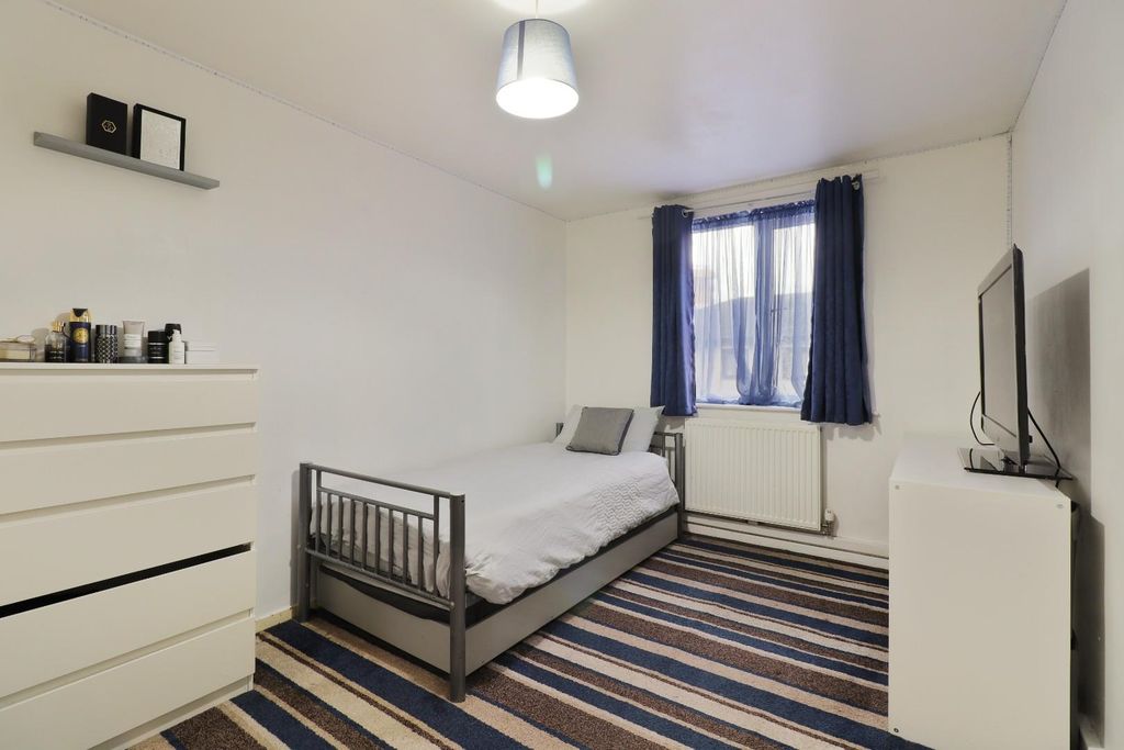 Property photo 3 of 20 Bedroom 2