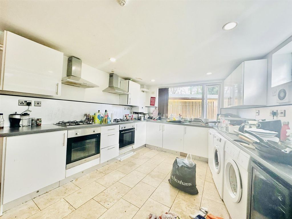 Property photo 2 of 20 Kitchen