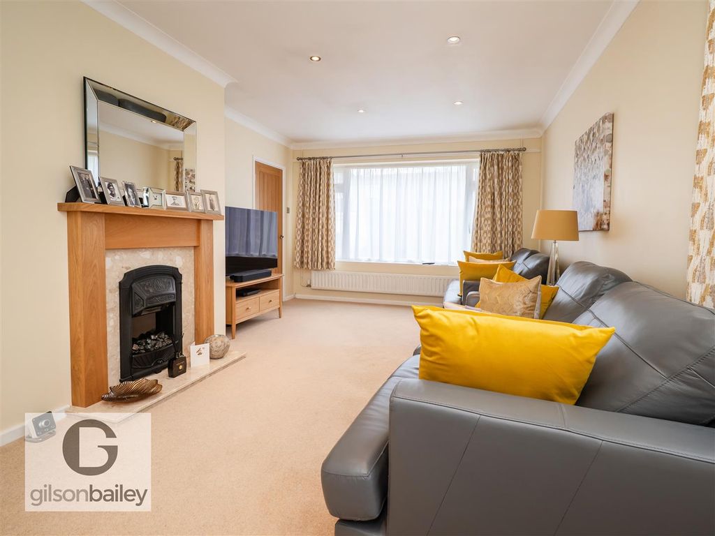 Property photo 3 of 33 1Bourneclose-24.Jpg