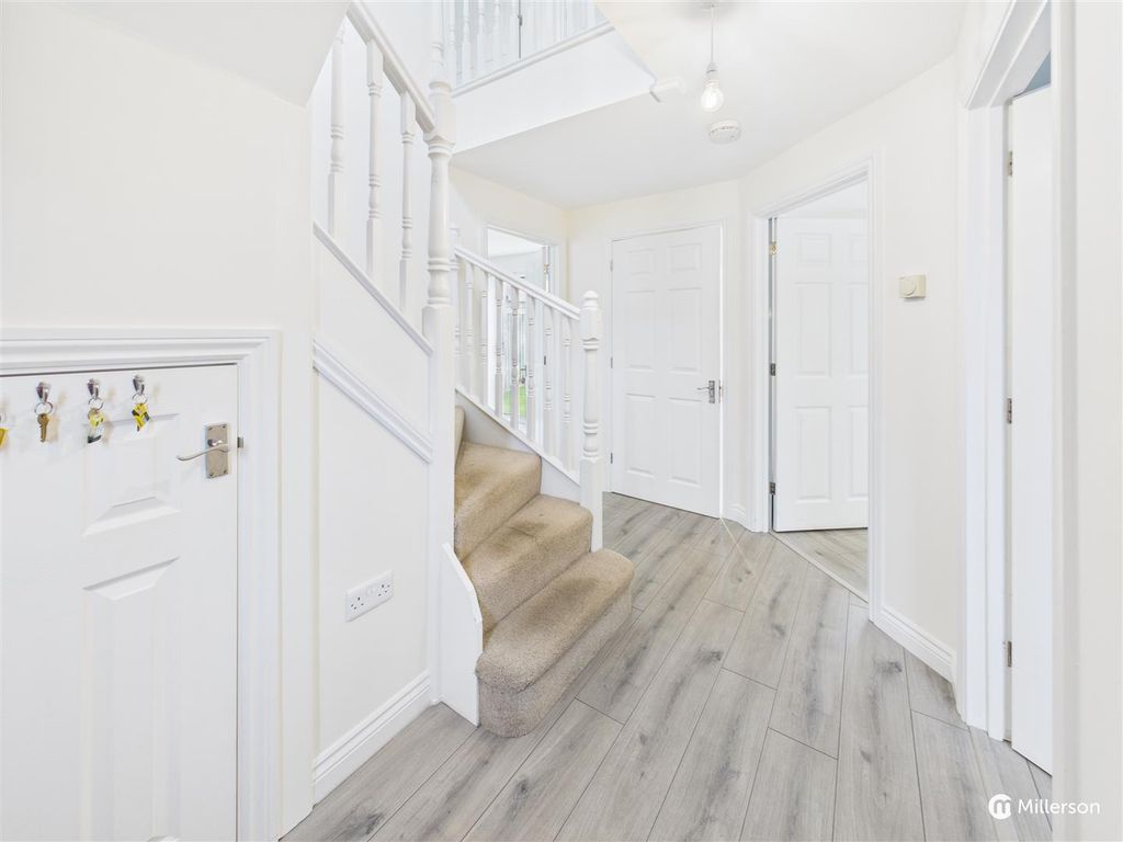 Property photo 2 of 22 Hallway