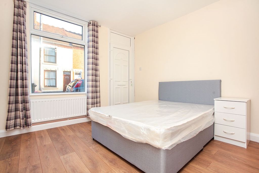 Property photo 2 of 6 Room 1