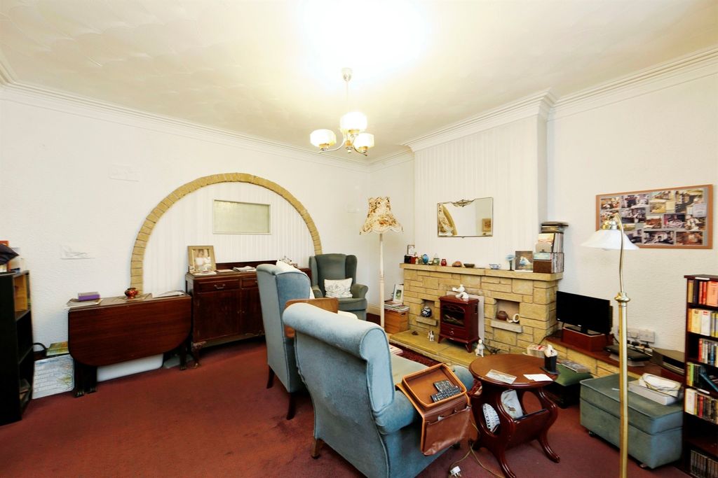 Property photo 3 of 18