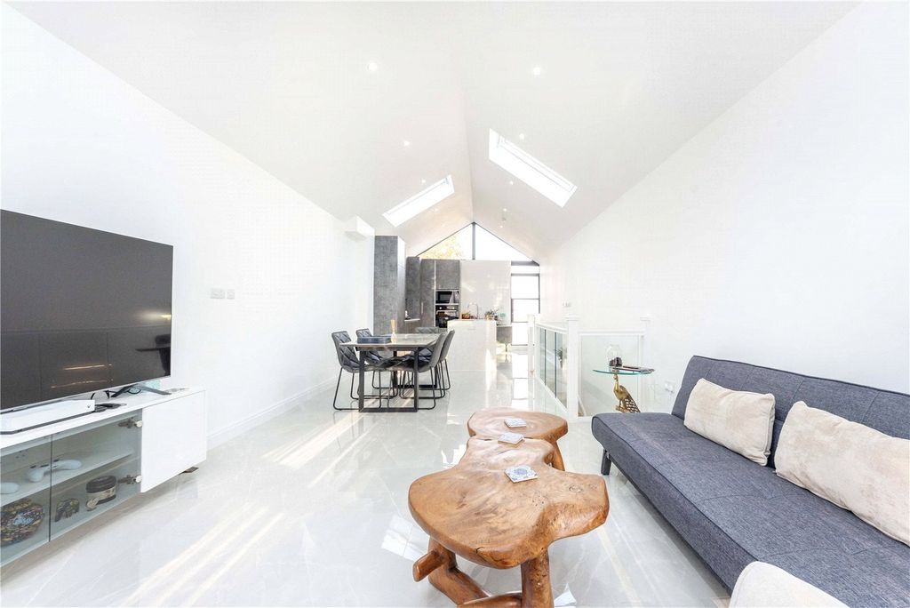 Property photo 2 of 21