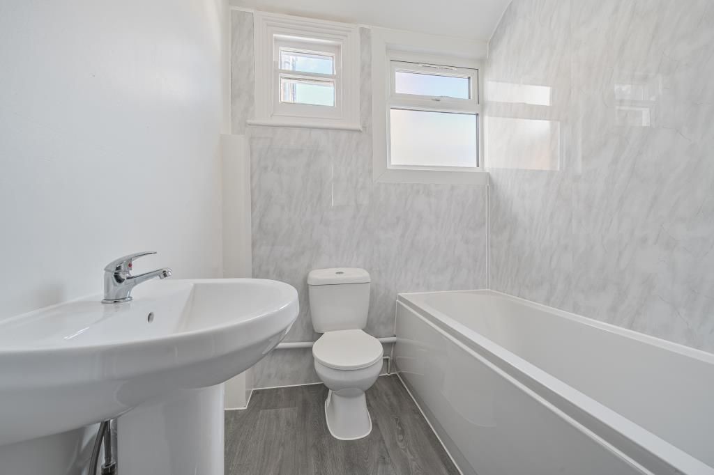 Property photo 3 of 20 Bathroom