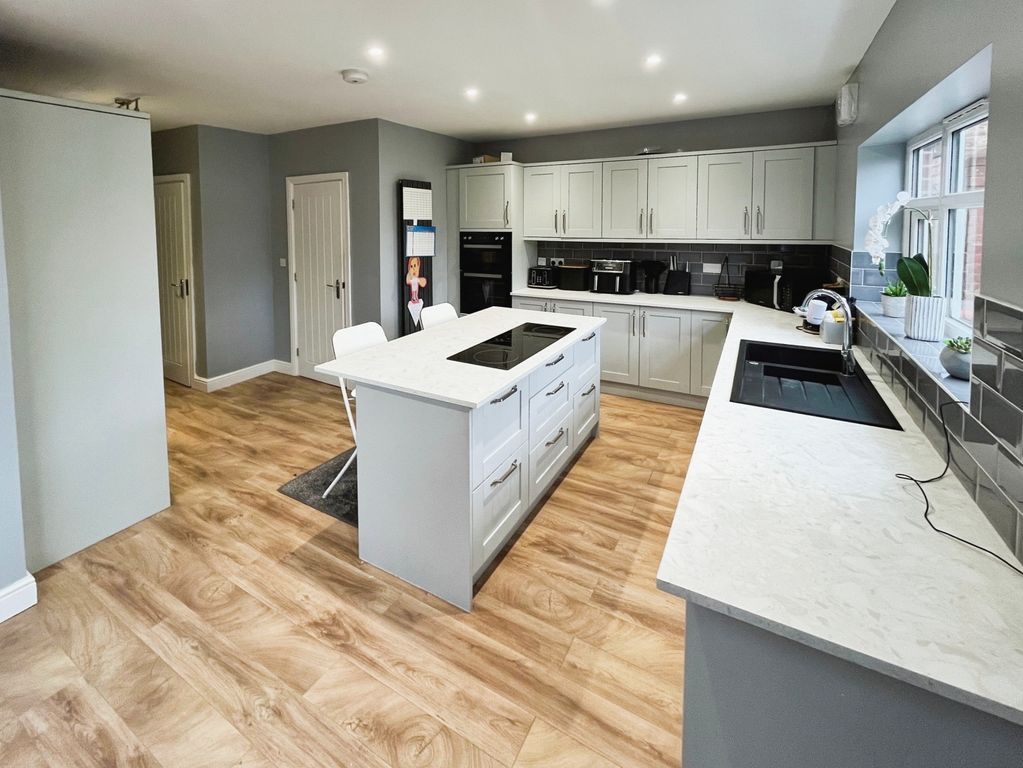 Property photo 3 of 16 Kitchen/Diner