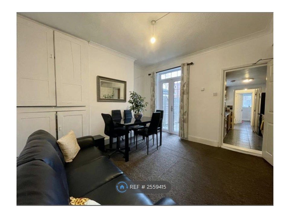 Property photo 1 of 11 Dining Room / Lounge