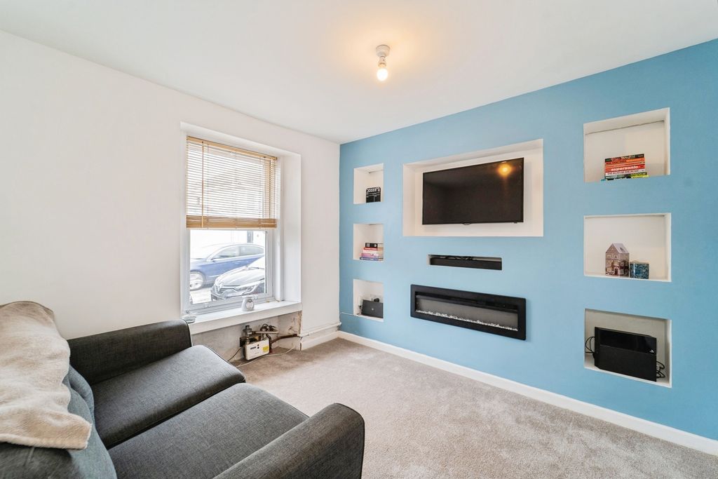 Property photo 2 of 22 Pbox-Img.Jpg