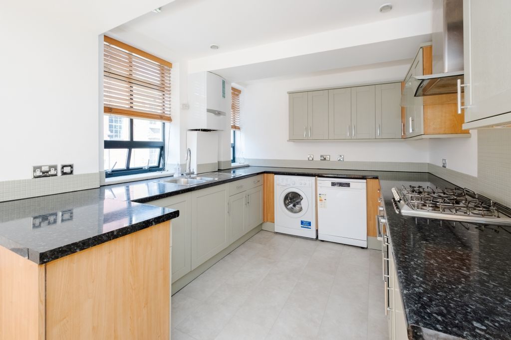 Property photo 2 of 12 New Wharf Road