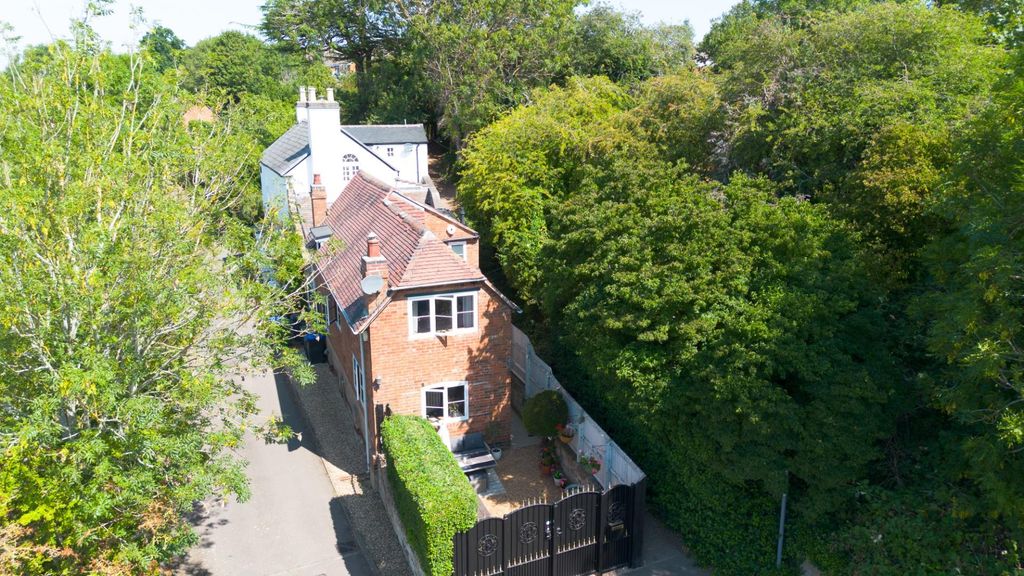 Property photo 1 of 17 Rock Cottage Drone 3.Jpg