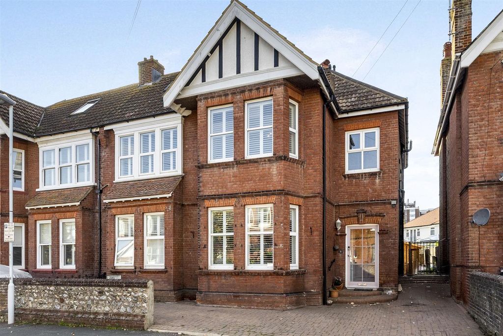 Property photo 1 of 29 Salisbury Road, 5-039.Jpg