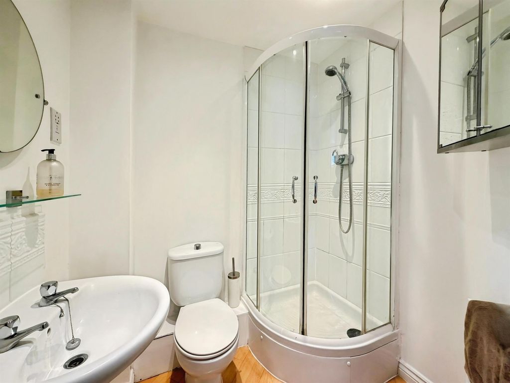 Property photo 3 of 11 En-Suite