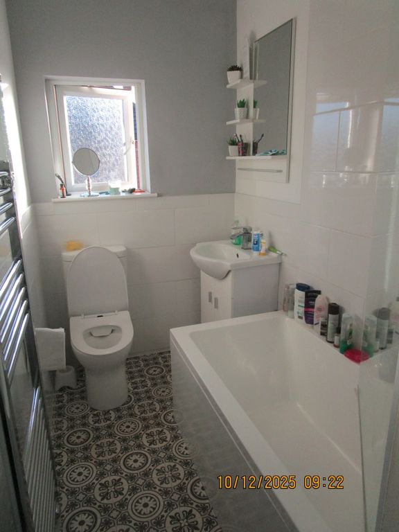 Property photo 3 of 10 Modern Bathroom