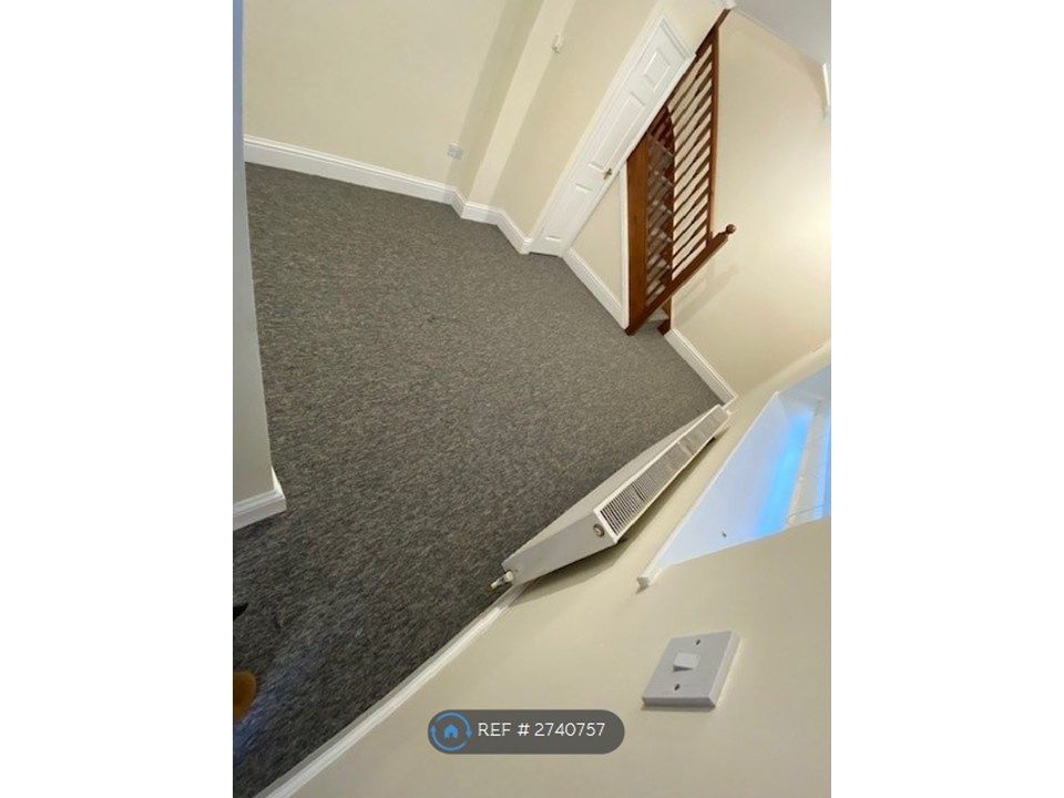 Property photo 3 of 16 Lounge Again