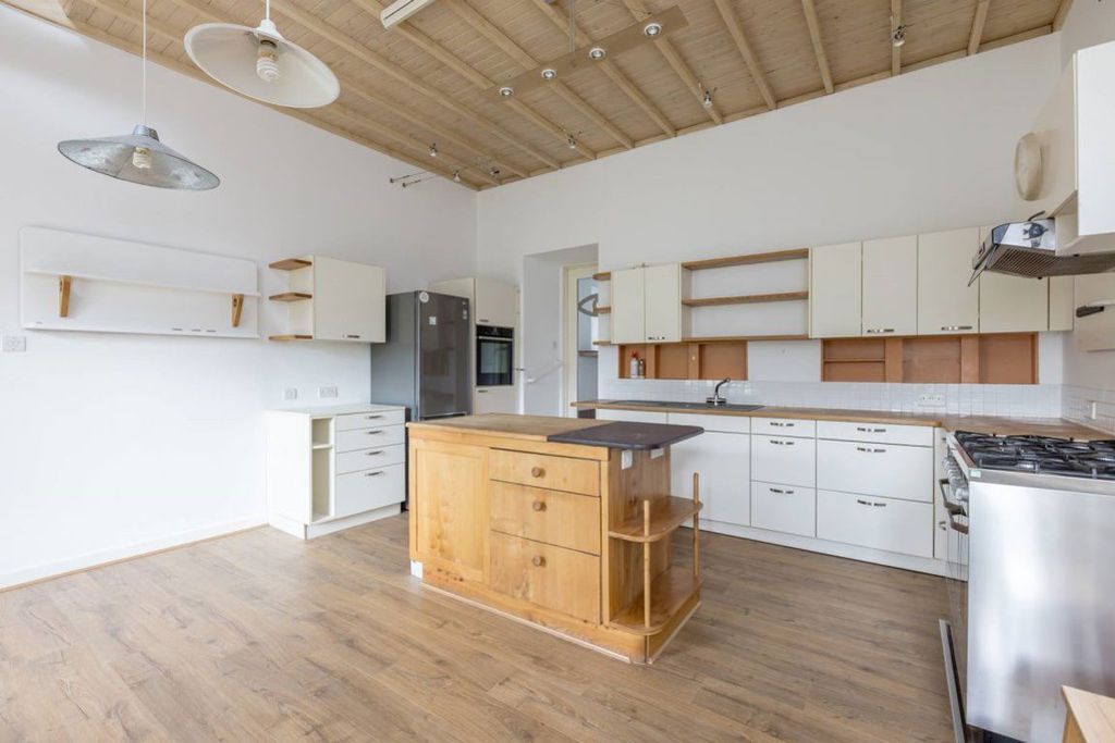 Property photo 3 of 56