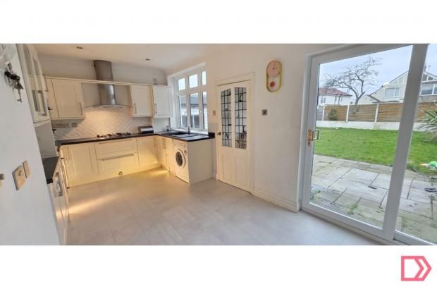 Property photo 1 of 10 30798F5F-012c-4913-B