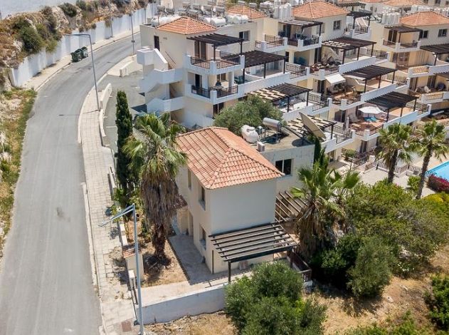 Property photo 1 of 3