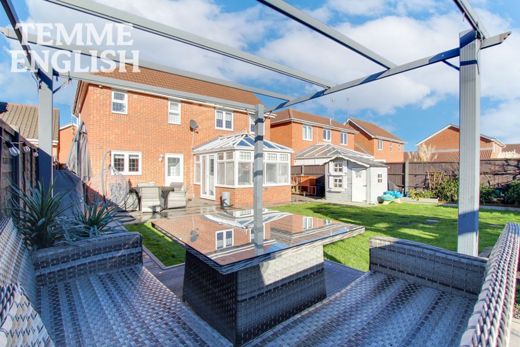 Property photo 2 of 27