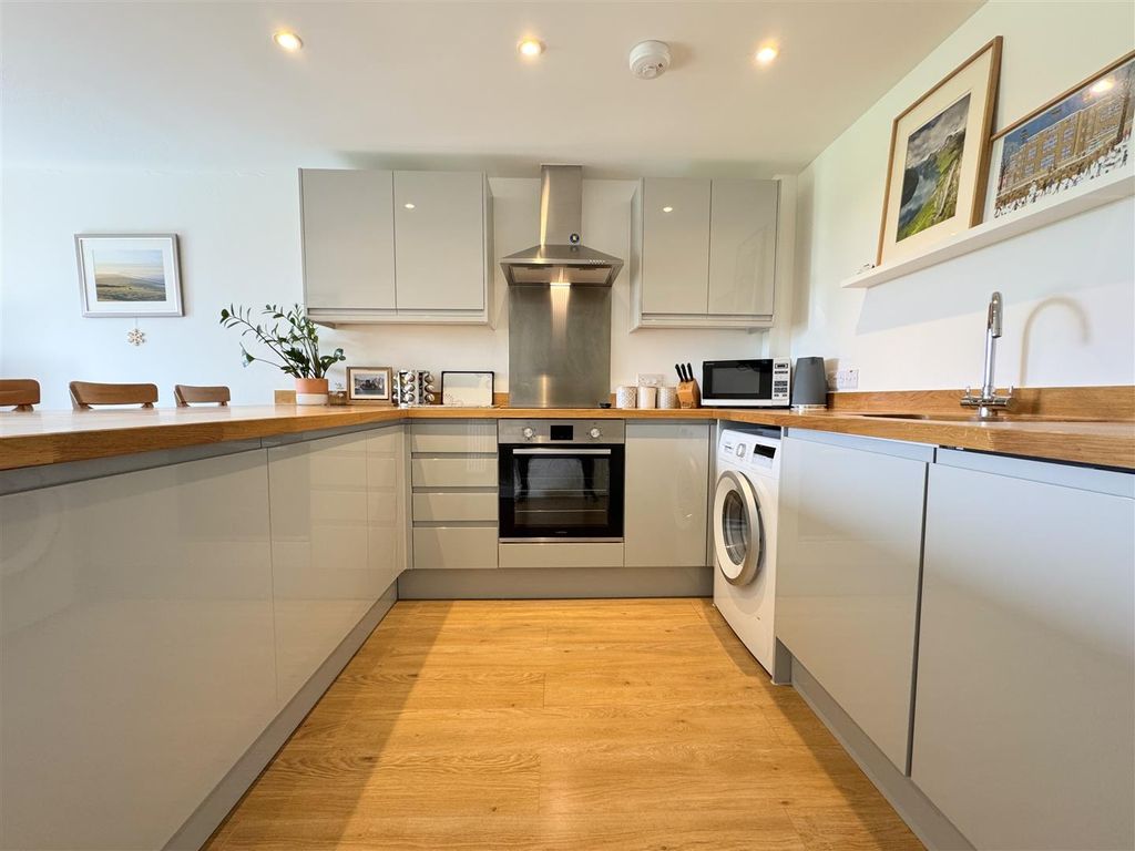 Property photo 2 of 18 Kitchen Area