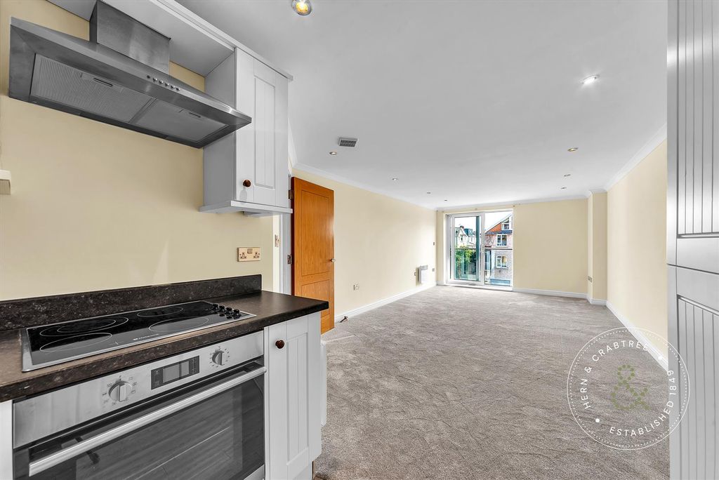 Property photo 3 of 28 Lakelands-Court-19.Jpg