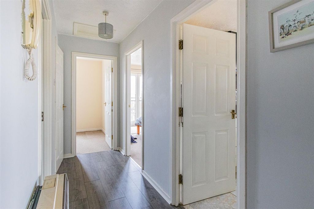 Property photo 2 of 12 Seager Drive 94 (3 Of 12).Jpg