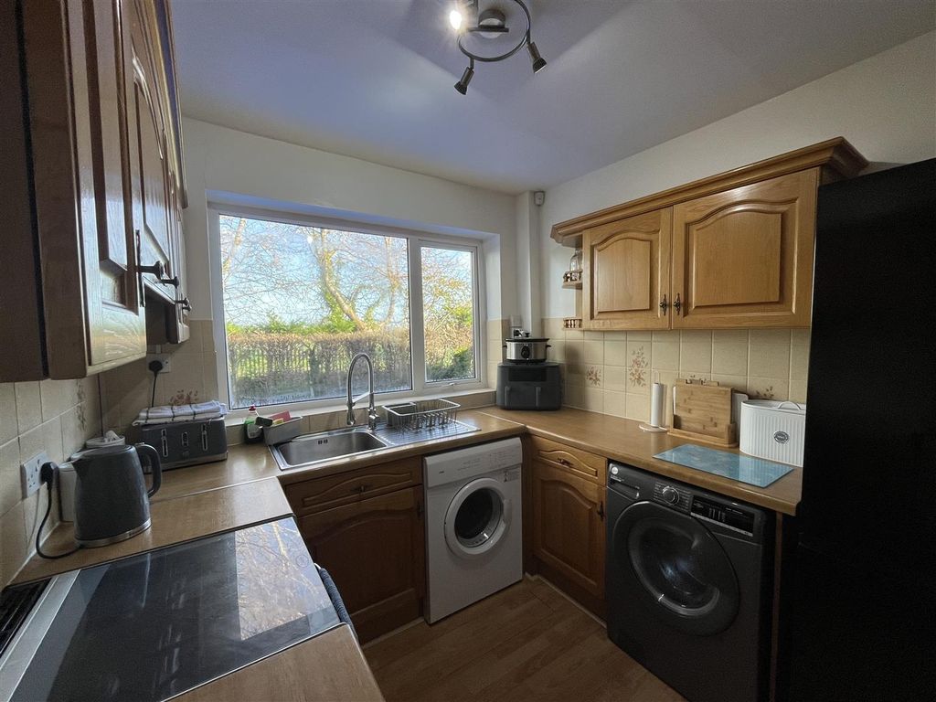 Property photo 3 of 19 Kitchen