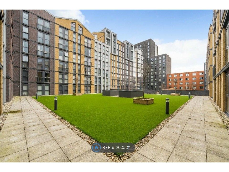 Property photo 3 of 11 Common Courtyard