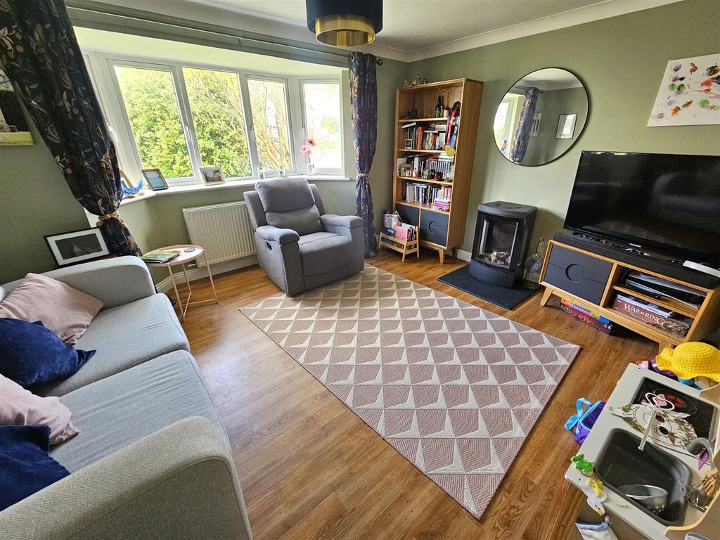 Property photo 2 of 19 Lounge.Jpg