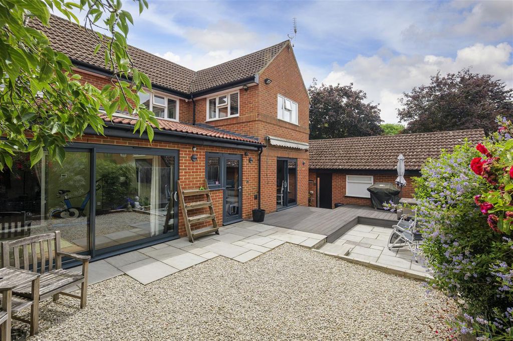 Property photo 2 of 31