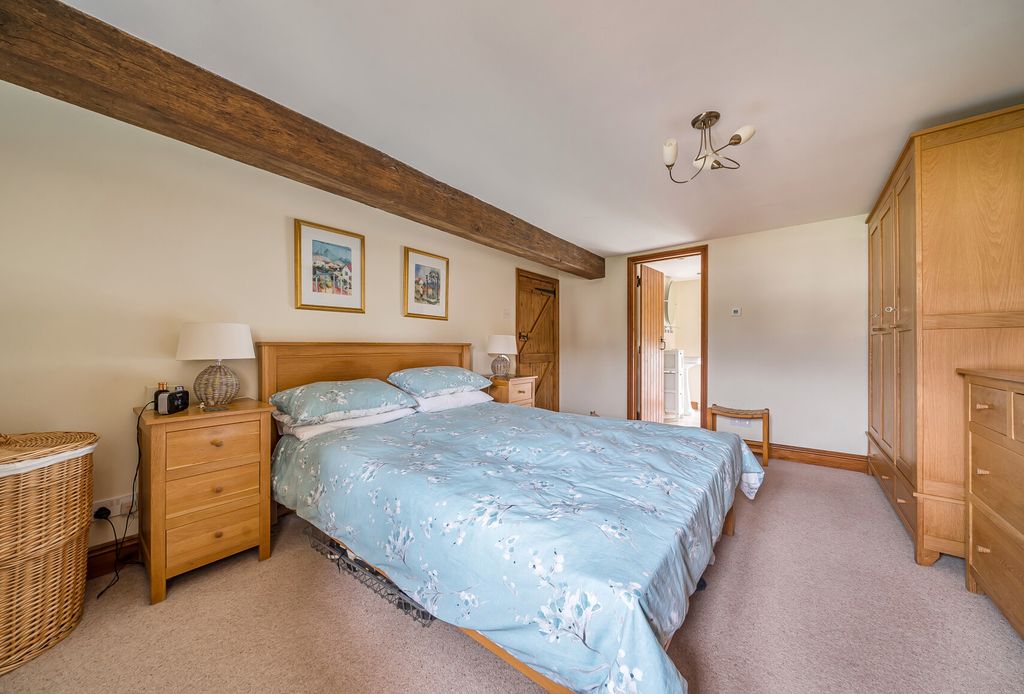 Property photo 3 of 18 1382718-11-691dc2...