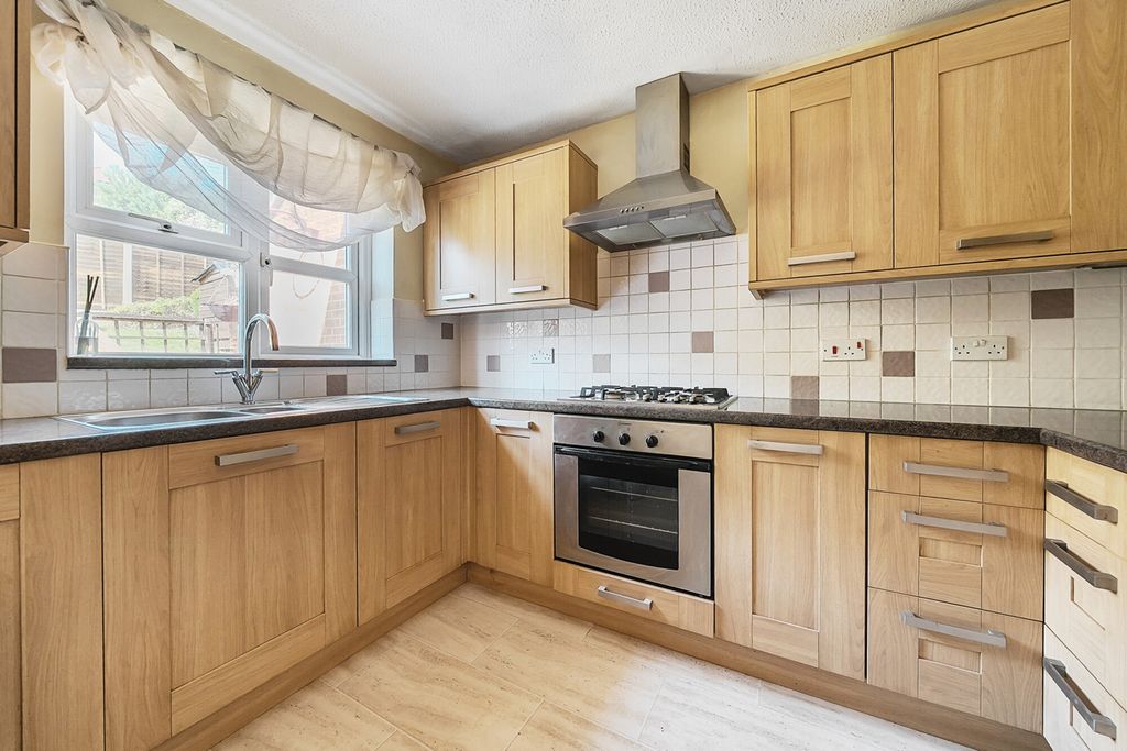 Property photo 2 of 19 Kitchen