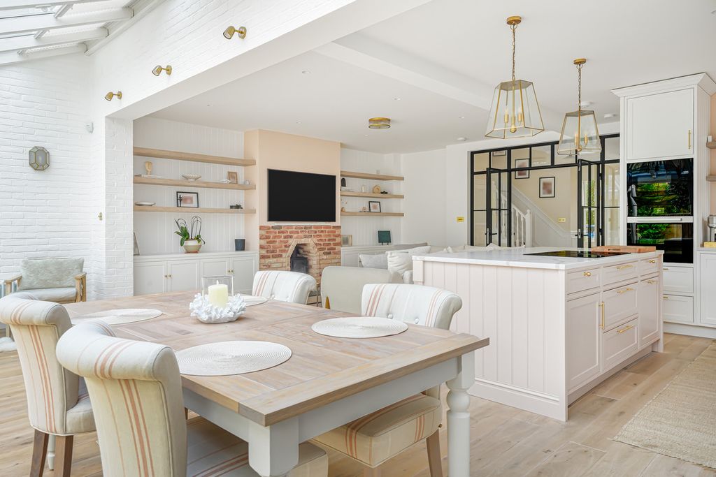 Property photo 3 of 21