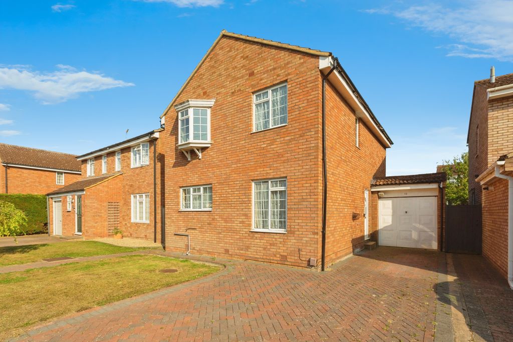 Property photo 2 of 16 2025-08-12-15Goghroadgoghroadaylesburyhp198Sq-1001852757-0660
