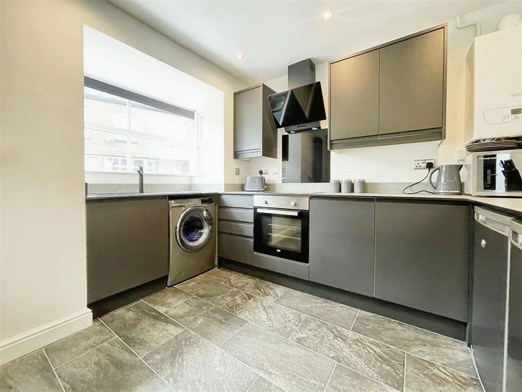 Property photo 3 of 18 Kitchen