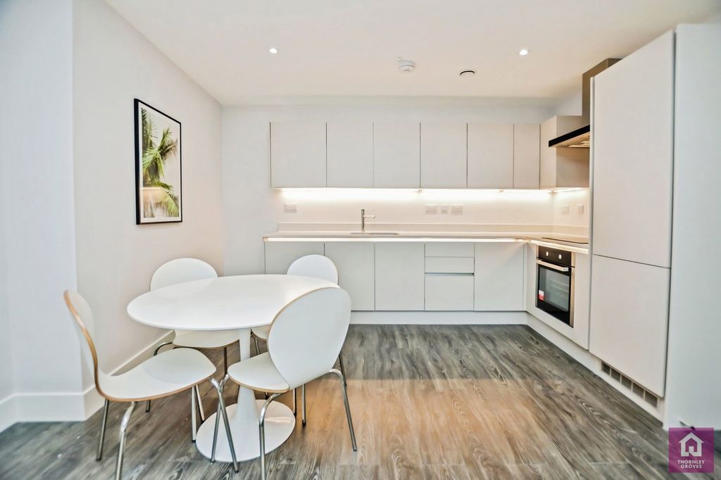 Property photo 3 of 20 Pbox-Img.Jpg