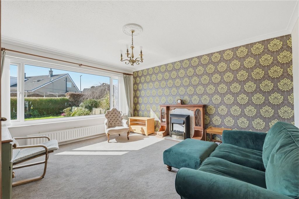 Property photo 2 of 19 Lounge