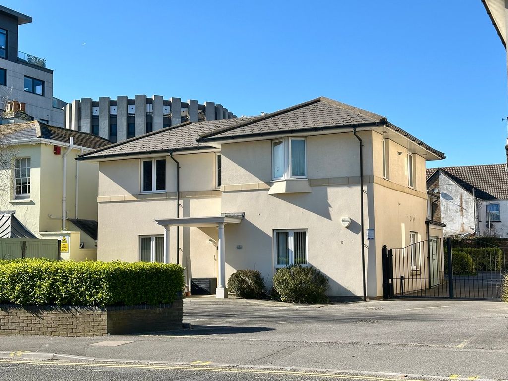 Property photo 2 of 23