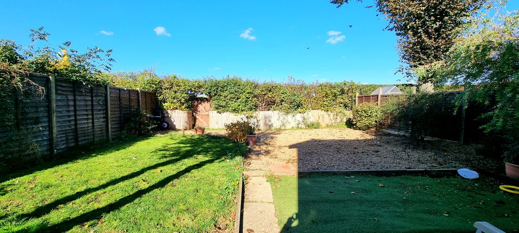 Property photo 2 of 12 Garden