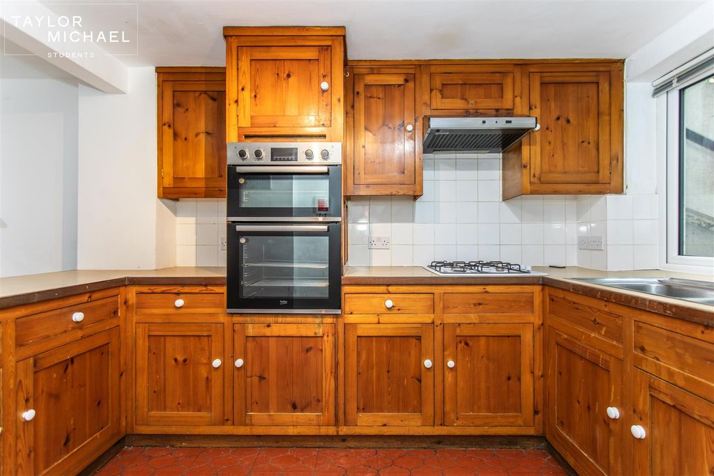 Property photo 2 of 24 Kitchen