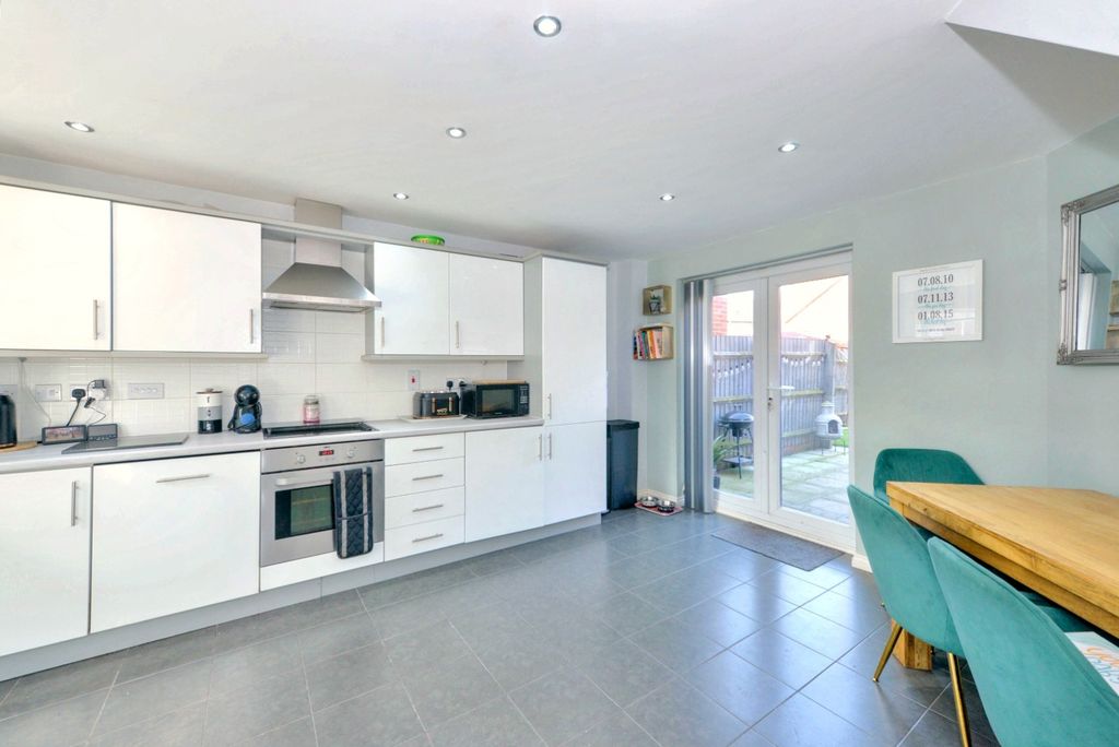 Property photo 2 of 23 3990614