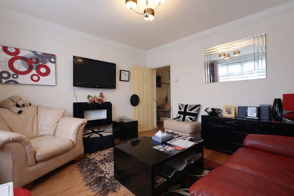 Property photo 2 of 19