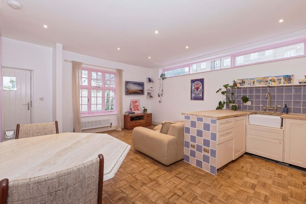 Property photo 1 of 15 Brunswick Place_9.Jpg