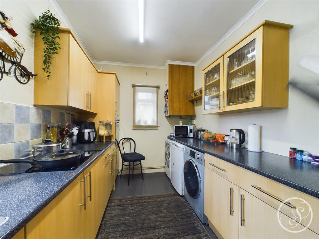 Property photo 2 of 12 Kitchen