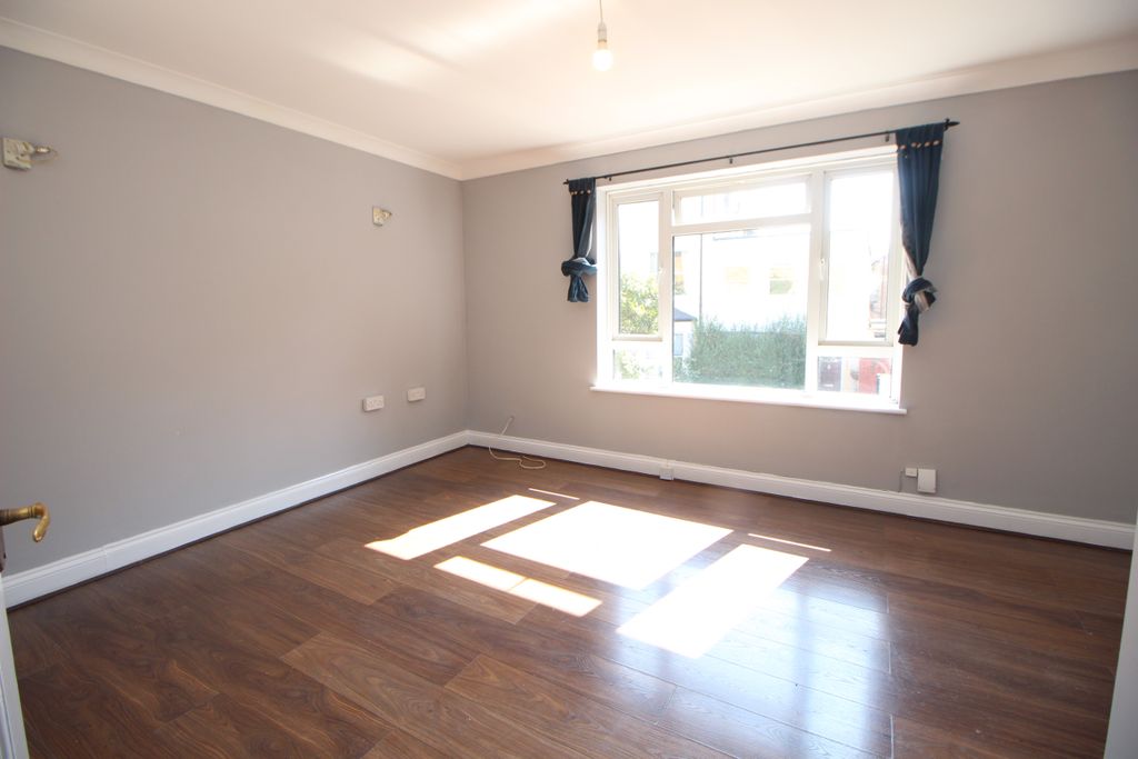 Property photo 2 of 11 Photo 3