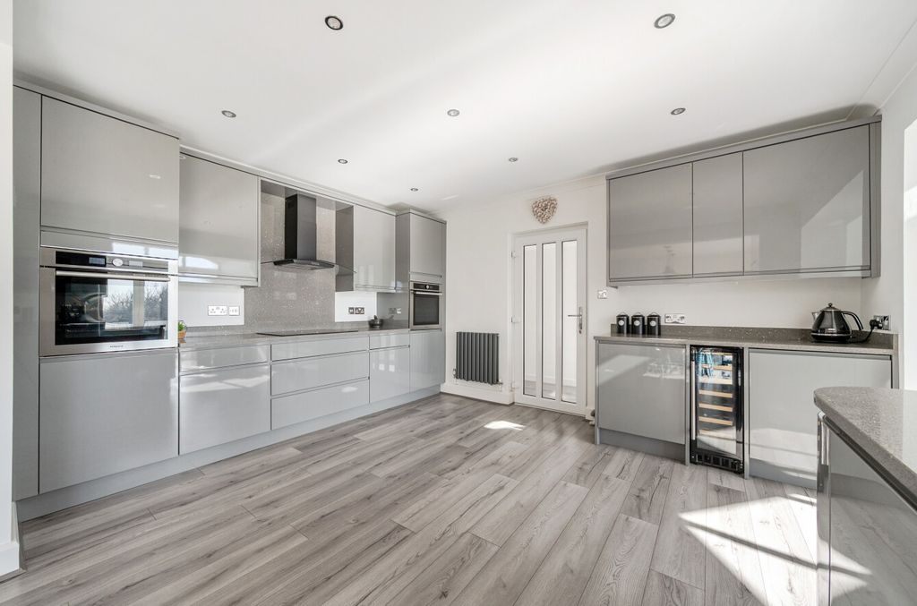 Property photo 3 of 43 1424307-18-69B9cc...