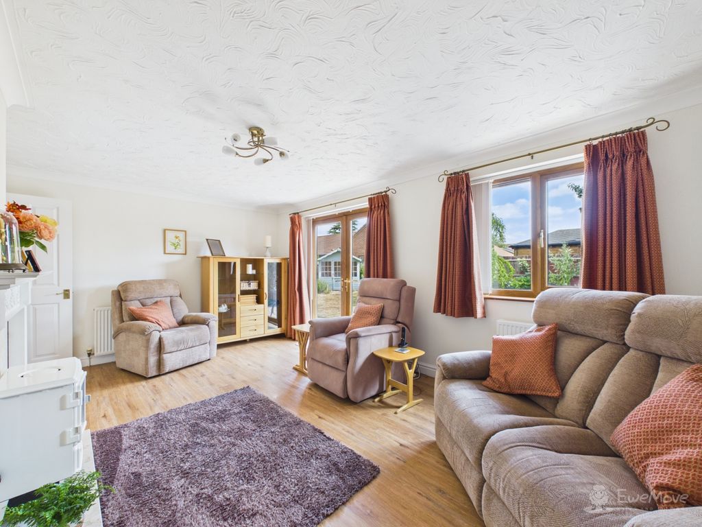 Property photo 2 of 23 Living Room- Mark Stephens Ewemove Newmarket And S