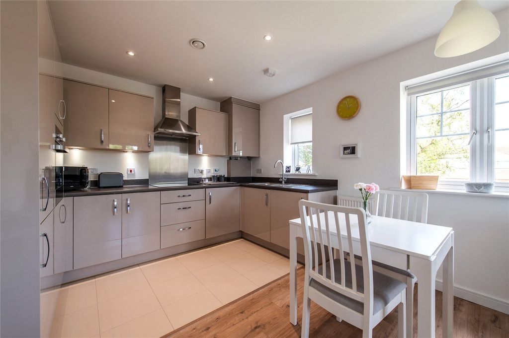 Property photo 3 of 18 Kitchen/Diner