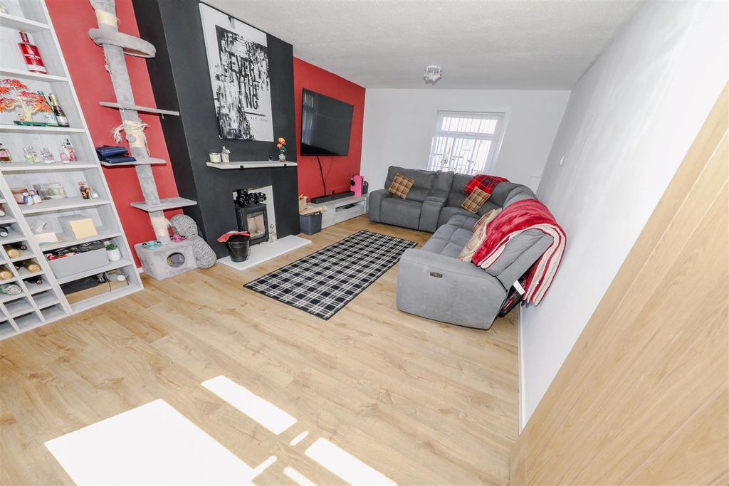 Property photo 3 of 15 c